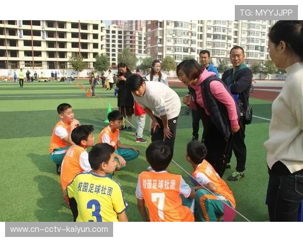 第一小学举办校园足球赛，普及足球运动